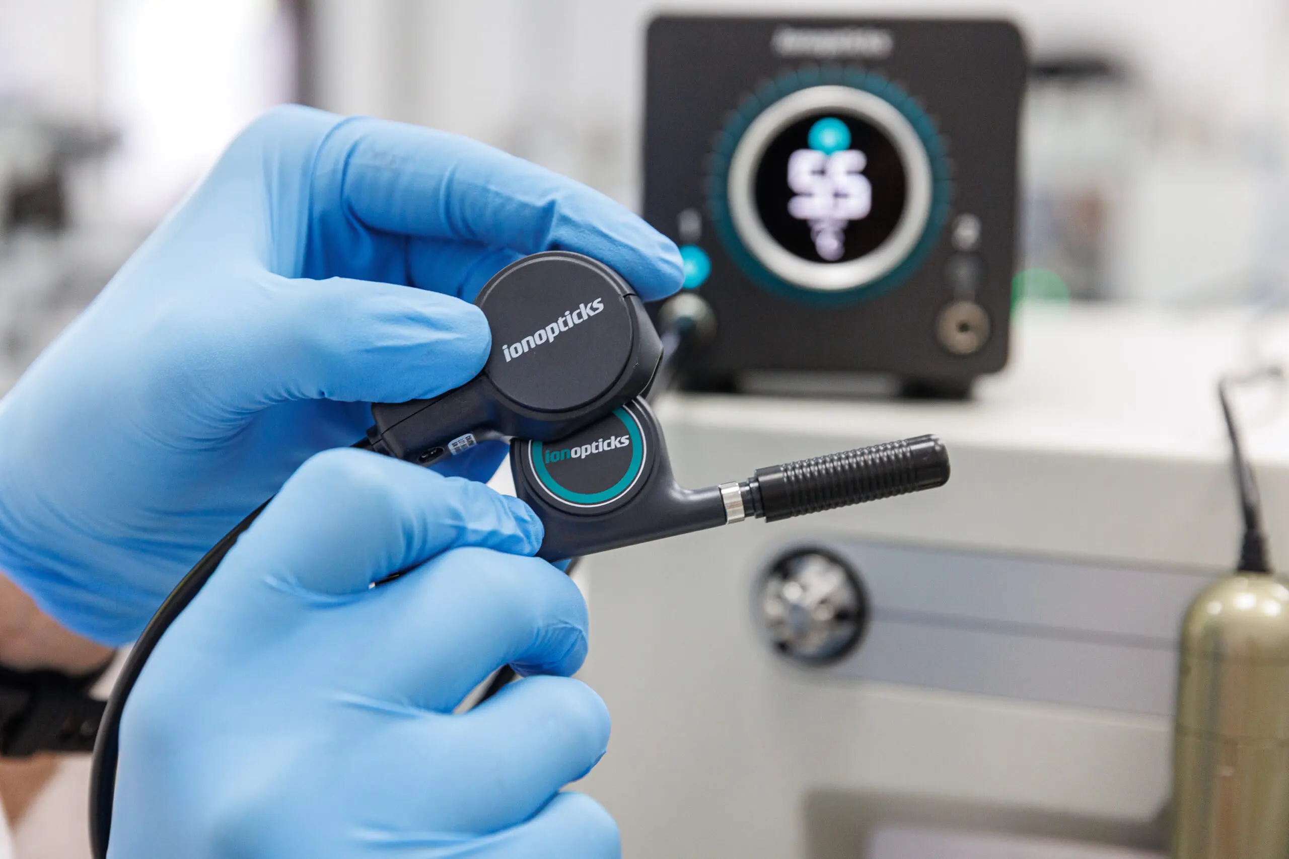 Aurora Frontier 60x75 XT C18 UHPLC column with CoreJet™ emitter